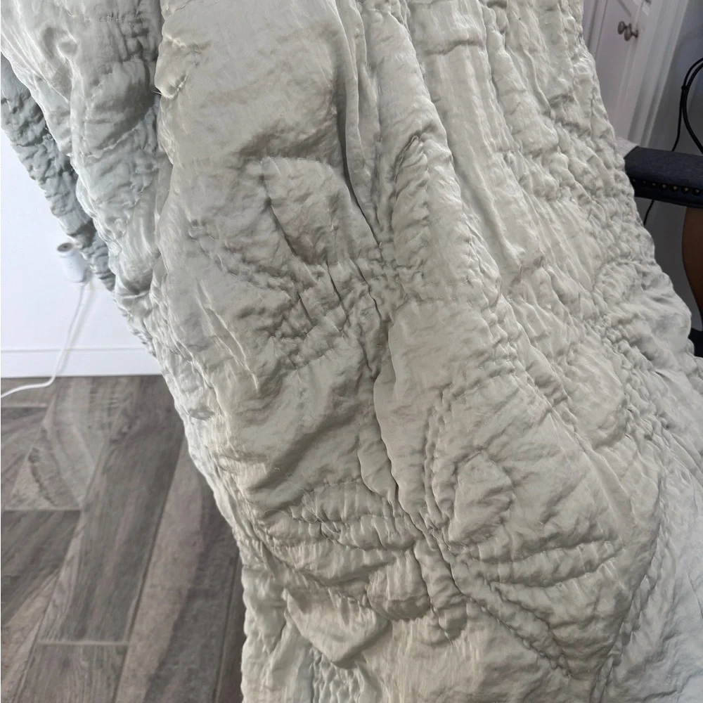 NEW Anthropologie Silky Floral Stitched Quilt, Queen, Pale Sage